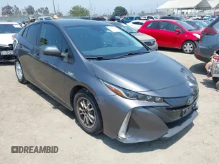 2021 Toyota Prius LE z VIN JTDKAMFP3M3176398, wystawiony jako IAAI lot #42720547 z przebiegiem 134 609 mil mil oraz . Historia ofert i sprzedaży dostępna na DreamBid. Obrazek 1.