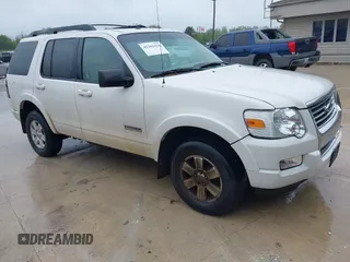 2008 Ford Explorer XLT z VIN 1FMEU73E38UB06131, wystawiony jako IAAI lot #42262428 z przebiegiem 180 578 mil mil oraz . Historia ofert i sprzedaży dostępna na DreamBid. Obrazek 1.