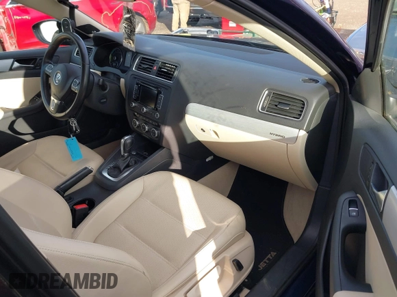 2013 Volkswagen Jetta Hybrid SEL with VIN 3VW637AJ2DM303167, listed as a IAAI auction lot 41353536 with 64,964 mi miles and . Bid and sale history available at DreamBid. Image 5.