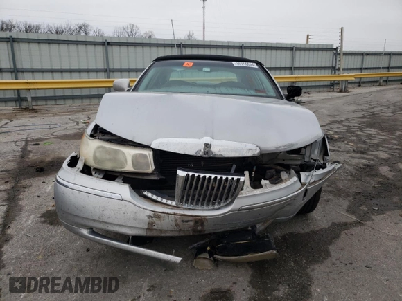 2001 Lincoln Town Car Cartier z VIN 1LNHM83W81Y629753, wystawiony jako Copart lot #36916024 z przebiegiem 150 875 mil mil oraz Szkoda całkowita • Salvage title. Historia ofert i sprzedaży dostępna na DreamBid. Obrazek 5.
