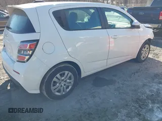 2020 Chevrolet Sonic LT z VIN 1G1JG6SB6L4110185, wystawiony jako IAAI lot #41351600 z przebiegiem 68 813 mil mil oraz . Historia ofert i sprzedaży dostępna na DreamBid. Obrazek 4.