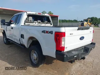 2017 Ford F-250 XLT z VIN 1FT7X2B6XHEE20192, wystawiony jako IAAI lot #42589586 z przebiegiem 132 332 mil mil oraz . Historia ofert i sprzedaży dostępna na DreamBid. Obrazek 3.