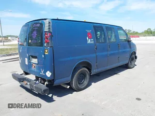 2002 GMC Savana z VIN 1GTFG15W821171973, wystawiony jako IAAI lot #41784349 z przebiegiem 167 236 mil mil oraz . Historia ofert i sprzedaży dostępna na DreamBid. Obrazek 4.