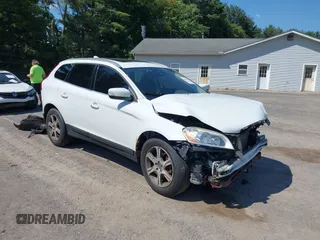 2013 Volvo XC60 T6 with VIN YV4902DZ4D2440564, listed as a IAAI auction lot 39893350 with 171,624 mi miles. Bid and sale history available at carsss.com. Image 1.