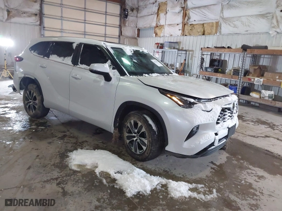 2023 Toyota Highlander L with VIN 5TDKDRBH1PS046092, listed as a IAAI auction lot 41276347 with 19,678 mi miles. Bid and sale history available at carsss.com. Image 1.