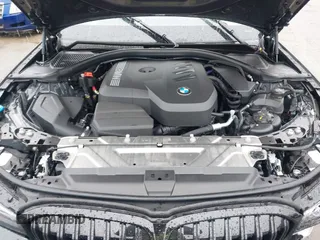 2025 BMW 3 Series 330i xDrive z VIN 3MW89CW03S8F10916, wystawiony jako IAAI lot #41796919 z przebiegiem 1497 mil mil oraz . Historia ofert i sprzedaży dostępna na DreamBid. Obrazek 10.