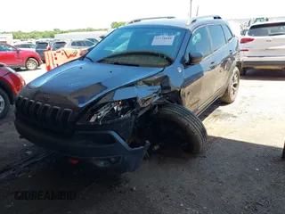 2016 Jeep Cherokee Trailhawk z VIN 1C4PJMBSXGW123829, wystawiony jako IAAI lot #42316140 z przebiegiem 77 730 mil mil oraz . Historia ofert i sprzedaży dostępna na DreamBid. Obrazek 17.