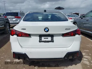 2025 BMW 2 Series 228 xDrive z VIN WBA23GG06S7S55337, wystawiony jako IAAI lot #42537114 z przebiegiem 5 917 mil mil oraz . Historia ofert i sprzedaży dostępna na DreamBid. Obrazek 16.