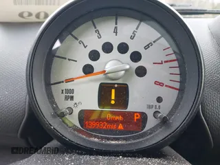2013 MINI Countryman S z VIN WMWZC3C57DWP22864, wystawiony jako IAAI lot #42041909 z przebiegiem 139 932 mil mil oraz . Historia ofert i sprzedaży dostępna na DreamBid. Obrazek 7.