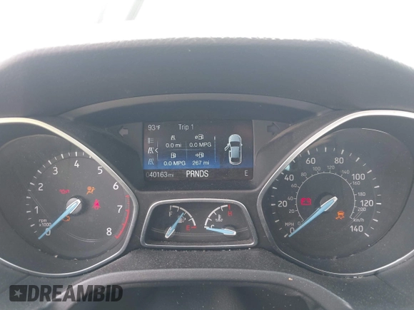 2018 Ford Focus SE z VIN 1FADP3FE5JL267982, wystawiony jako IAAI lot #42646881 z przebiegiem 40 163 mil mil oraz . Historia ofert i sprzedaży dostępna na DreamBid. Obrazek 7.