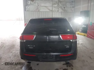 2013 Lincoln MKX z VIN 2LMDJ8JK0DBL27516, wystawiony jako IAAI lot #41468582 z przebiegiem 107 871 mil mil oraz . Historia ofert i sprzedaży dostępna na DreamBid. Obrazek 16.