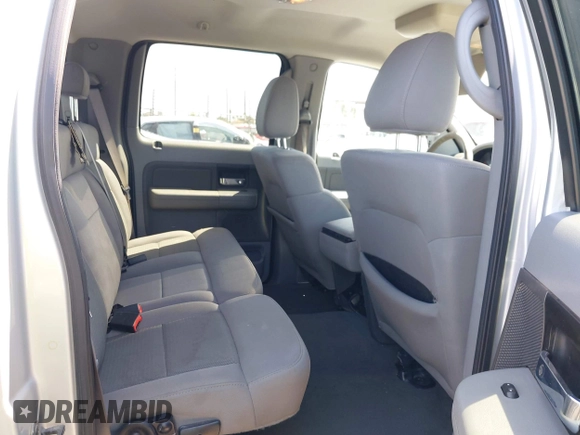 2005 Ford F-150 XLT z VIN 1FTPW12525KC85839, wystawiony jako IAAI lot #42344165 z przebiegiem 133 772 mil mil oraz . Historia ofert i sprzedaży dostępna na DreamBid. Obrazek 8.