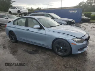 2014 BMW 3 Series 320i z VIN WBA3B1C59EK131120, wystawiony jako Copart lot #59493555 z przebiegiem 136 534 mil mil oraz Czysty tytuł • Clean title. Historia ofert i sprzedaży dostępna na DreamBid. Obrazek 4.