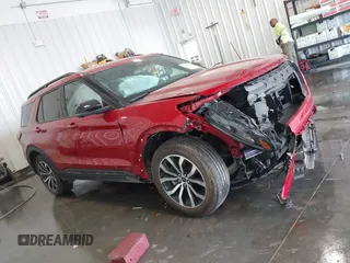 2025 Ford Explorer ST-Line с VIN 1FMUK7KH9SGA89287, выставлен на аукционе IAAI как лот 42265994 с пробегом 8 439 миль миль и . История ставок и продаж доступна на DreamBid. Изображение 13.