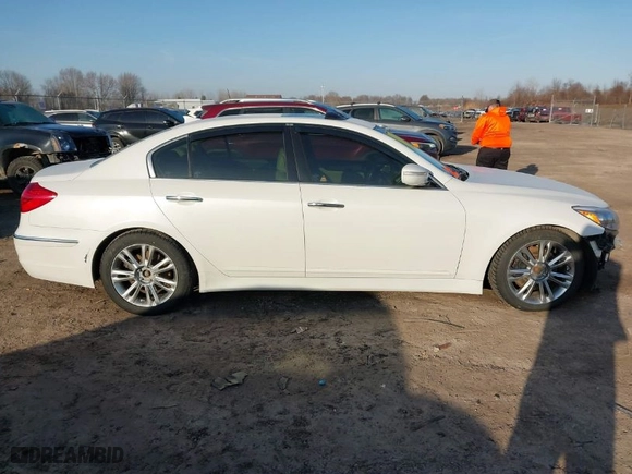 2013 Hyundai Genesis 3.8L with VIN KMHGC4DD3DU224495, listed as a IAAI auction lot 41741436 with 130,029 mi miles. Bid and sale history available at carsss.com. Image 13.