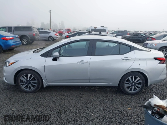 2022 Nissan Versa SV z VIN 3N1CN8EV4NL848302, wystawiony jako IAAI lot #41364363 z przebiegiem 18 556 mil mil oraz . Historia ofert i sprzedaży dostępna na DreamBid. Obrazek 14.