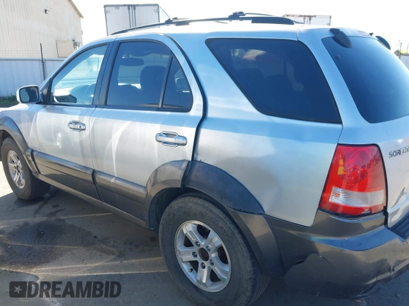 2004 Kia Sorento LX z VIN KNDJD733X45297844, wystawiony jako IAAI lot #41510715 z przebiegiem 222 676 mil mil oraz . Historia ofert i sprzedaży dostępna na DreamBid. Obrazek 14.