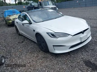 2021 Tesla Model S Plaid с VIN 5YJSA1E62MF452838, выставлен на аукционе IAAI как лот 42726183 с пробегом 21 725 миль миль и . История ставок и продаж доступна на DreamBid. Изображение 1.