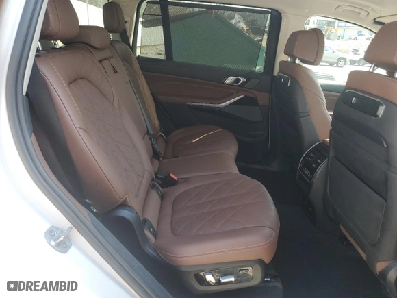 2023 BMW X7 xDrive40i with VIN 5UX23EM00P9R88800, listed as a Copart auction lot 48133985 with 28,640 mi miles and Salvage Title. Bid and sale history available at carsss.com. Image 11.