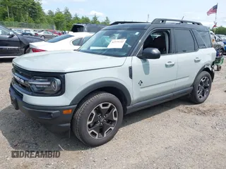 2023 Ford Bronco Sport Outer Banks z VIN 3FMCR9C64PRD05448, wystawiony jako IAAI lot #42375732 z przebiegiem 53 538 mil mil oraz . Historia ofert i sprzedaży dostępna na DreamBid. Obrazek 2.