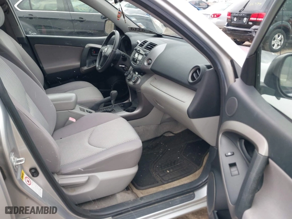 2007 Toyota RAV4 with VIN JTMZD33V675050175, listed as a IAAI auction lot 41987156 with 199,635 mi miles. Bid and sale history available at carsss.com. Image 5.