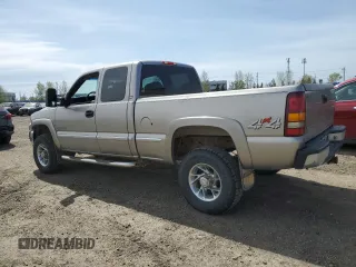 2000 GMC Sierra 2500 SLE z VIN 1GTGK29U1YE324924, wystawiony jako Copart lot #56182795 z przebiegiem 349 358 mil mil oraz Szkoda całkowita • Salvage title. Historia ofert i sprzedaży dostępna na DreamBid. Obrazek 2.