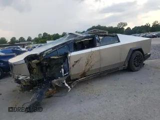 2024 Tesla Cybertruck z VIN 7G2CEHED0RA013090, wystawiony jako Copart lot #61693744 z przebiegiem Nie podano mil oraz Szkoda całkowita • Salvage title. Historia ofert i sprzedaży dostępna na DreamBid. Obrazek 1.