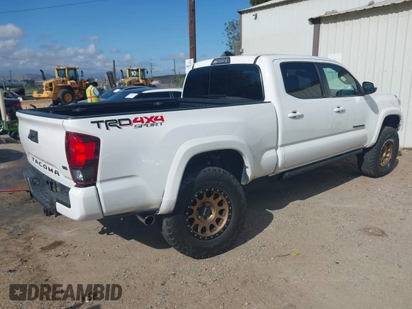 2018 Toyota Tacoma SR5 with VIN 3TMDZ5BN2JM037580, listed as a IAAI auction lot 42248418 with 35,661 mi miles and . Bid and sale history available at DreamBid. Image 4.