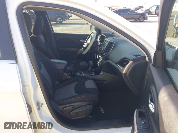 2018 Jeep Cherokee Latitude with VIN 1C4PJLCB2JD511083, listed as a IAAI auction lot 42070152 with 135,752 mi miles. Bid and sale history available at carsss.com. Image 5.