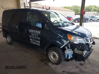 2019 Nissan NV200 S z VIN 3N6CM0KN5KK697846, wystawiony jako IAAI lot #42442394 z przebiegiem 148 668 mil mil oraz . Historia ofert i sprzedaży dostępna na DreamBid. Obrazek 1.