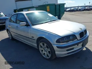 2000 BMW 3 Series 328i with VIN WBAAM5340YFR20334, listed as a IAAI auction lot 41682373 with 195,336 mi miles. Bid and sale history available at carsss.com. Image 1.