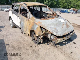 2013 Ford Escape SE z VIN 1FMCU9GX0DUC08074, wystawiony jako IAAI lot #42699454 z przebiegiem Nie podano mil oraz . Historia ofert i sprzedaży dostępna na DreamBid. Obrazek 1.