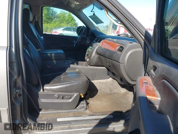 2007 GMC Yukon SLT with VIN 1GKFC13J57J103418, listed as a IAAI auction lot 41955682 with 318,338 mi miles. Bid and sale history available at carsss.com. Image 5.