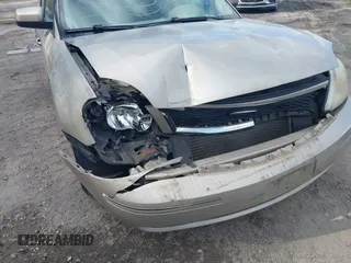 2005 Ford Five Hundred SE z VIN 1FAFP23115G121341, wystawiony jako IAAI lot #42027397 z przebiegiem 110 851 mil mil oraz . Historia ofert i sprzedaży dostępna na DreamBid. Obrazek 6.