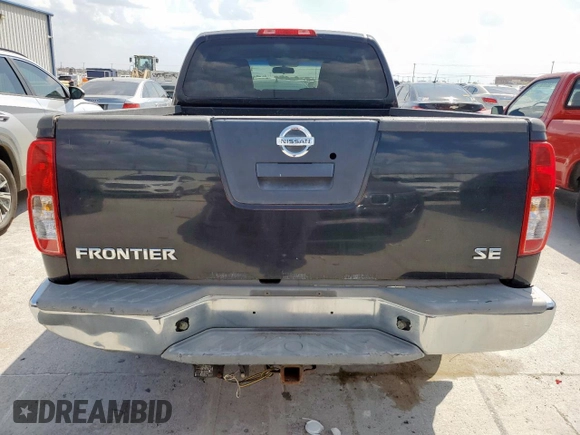 2007 Nissan Frontier SE z VIN 1N6AD09U07C455080, wystawiony jako Copart lot #50559445 z przebiegiem 134 728 mil mil oraz Czysty tytuł • Clean title. Historia ofert i sprzedaży dostępna na DreamBid. Obrazek 6.