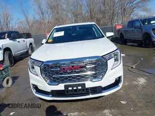 2024 GMC Terrain Denali with VIN 3GKALXEG8RL375892, listed as a IAAI auction lot 41489464 with 2,427 mi miles and . Bid and sale history available at DreamBid. Image 12.