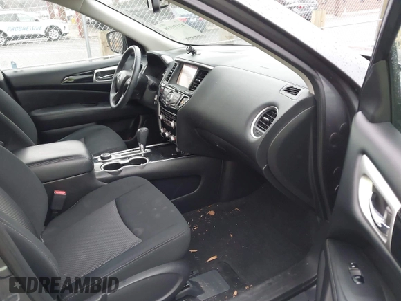 2018 Nissan Pathfinder S z VIN 5N1DR2MM5JC638871, wystawiony jako IAAI lot #41691038 z przebiegiem 96 284 mil mil oraz . Historia ofert i sprzedaży dostępna na DreamBid. Obrazek 5.