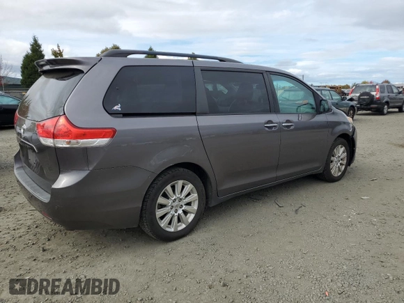 2011 Toyota Sienna XLE z VIN 5TDDK3DC8BS013239, wystawiony jako Copart lot #74852364 z przebiegiem 212 060 mil mil oraz Szkoda całkowita • Salvage title. Historia ofert i sprzedaży dostępna na DreamBid. Obrazek 3.