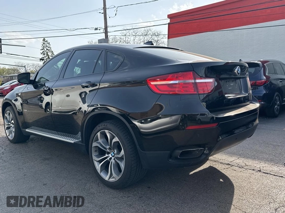 2013 BMW X6 xDrive50i z VIN 5UXFG8C54DL591836, wystawiony jako Copart lot #55171145 z przebiegiem 67 178 mil mil oraz Czysty tytuł • Clean title. Historia ofert i sprzedaży dostępna na DreamBid. Obrazek 3.