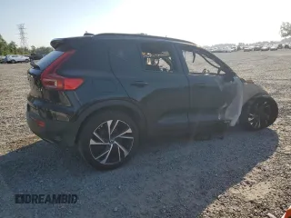 2020 Volvo XC40 R-Design with VIN YV4162UM8L2184542, listed as a Copart auction lot 54740645 with Not provided miles and Non repairable. Bid and sale history available at DreamBid. Image 3.