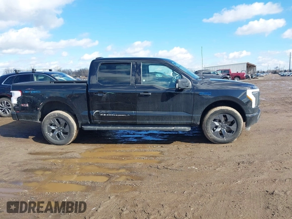 2024 Ford F-150 Lightning XLT z VIN 1FTVW3LK3RWG06339, wystawiony jako IAAI lot #41664763 z przebiegiem 9 891 mil mil oraz . Historia ofert i sprzedaży dostępna na DreamBid. Obrazek 13.