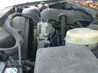 2003 Chevrolet Silverado 1500HD LS z VIN 1GCGC13U53F145773, wystawiony jako IAAI lot #42973613 z przebiegiem 252 295 mil mil oraz . Historia ofert i sprzedaży dostępna na DreamBid. Obrazek 12.