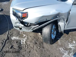 2018 Toyota 4Runner SR5 z VIN JTEBU5JR0J5534168, wystawiony jako IAAI lot #41388835 z przebiegiem 76 064 mil mil oraz . Historia ofert i sprzedaży dostępna na DreamBid. Obrazek 6.