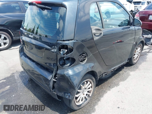 2012 Smart fortwo Pure z VIN WMEEJ3BA1CK556029, wystawiony jako IAAI lot #42173735 z przebiegiem 85 133 mil mil oraz . Historia ofert i sprzedaży dostępna na DreamBid. Obrazek 4.