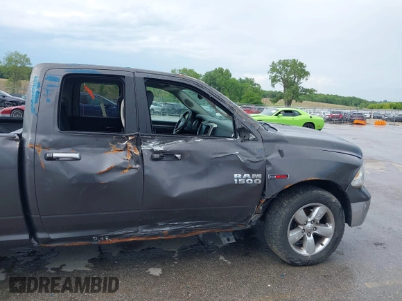 2015 Ram 1500 Outdoorsman z VIN 1C6RR7GM7FS720009, wystawiony jako IAAI lot #42551644 z przebiegiem 67 261 mil mil oraz . Historia ofert i sprzedaży dostępna na DreamBid. Obrazek 17.