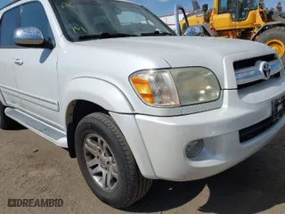 2007 Toyota Sequoia Limited with VIN 5TDZT38A07S288669, listed as a IAAI auction lot 41930533 with 246,724 mi miles. Bid and sale history available at carsss.com. Image 6.