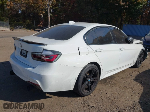 2018 BMW 3 Series 330i xDrive with VIN WBA8D9G55JNU67347, listed as a IAAI auction lot 40597140 with 68,557 mi miles. Bid and sale history available at carsss.com. Image 4.