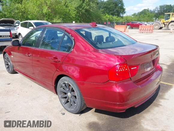 2011 BMW 3 Series 328i xDrive z VIN WBAPK7C51BA971527, wystawiony jako IAAI lot #42204551 z przebiegiem 160 633 mil mil oraz . Historia ofert i sprzedaży dostępna na DreamBid. Obrazek 3.