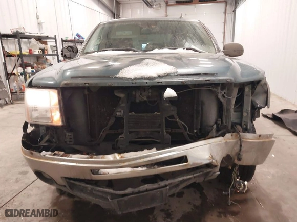 2011 GMC Sierra 1500 SLE with VIN 3GTP2VE36BG236062, listed as a IAAI auction lot 41567246 with 186,678 mi miles. Bid and sale history available at carsss.com. Image 12.