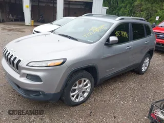 2014 Jeep Cherokee Latitude z VIN 1C4PJLCB3EW101628, wystawiony jako IAAI lot #42274896 z przebiegiem 174 624 mil mil oraz . Historia ofert i sprzedaży dostępna na DreamBid. Obrazek 2.